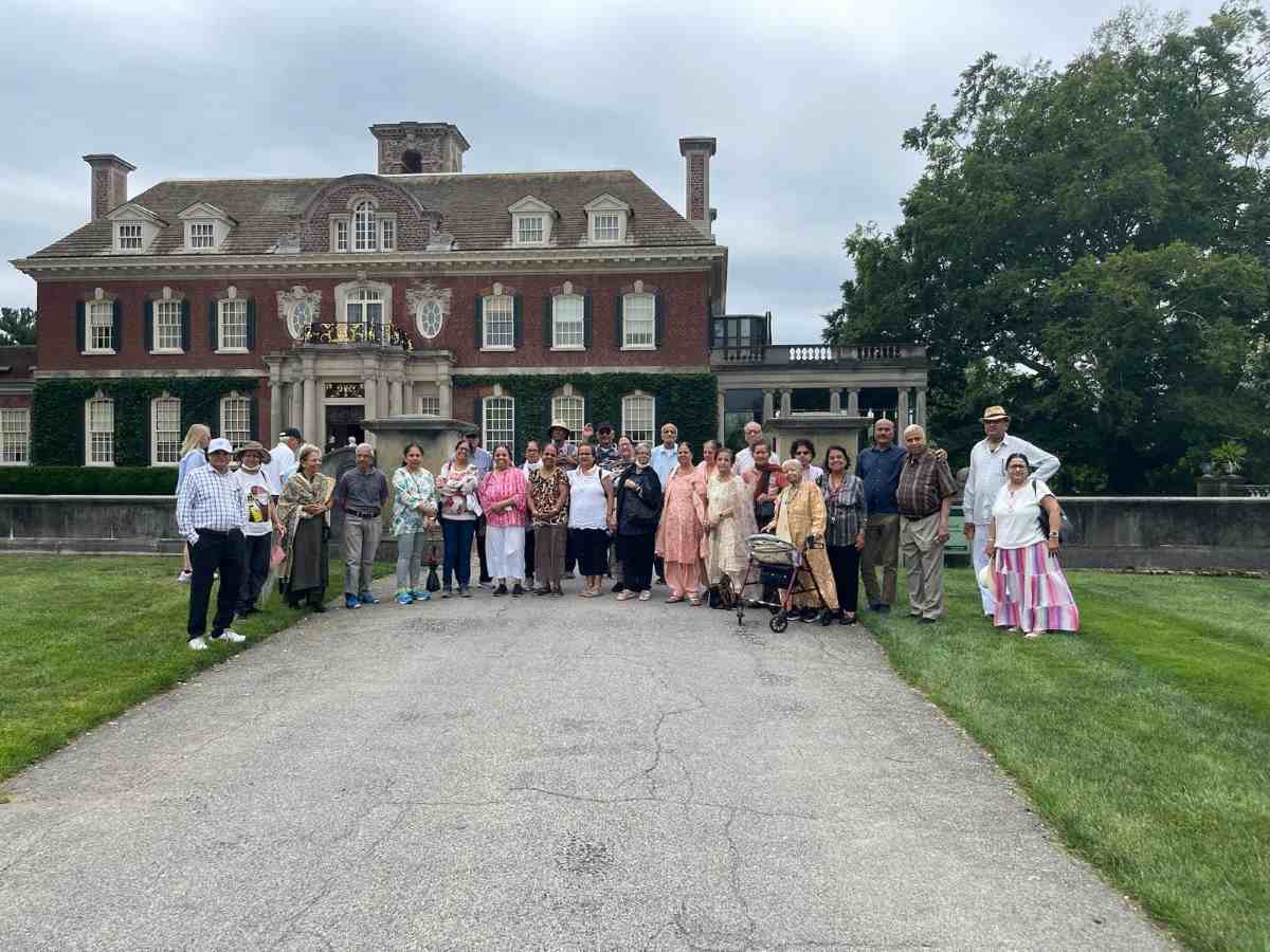 SACSS Seniors Visit Old Westbury Gardens for a Day of Joy and Reflection
